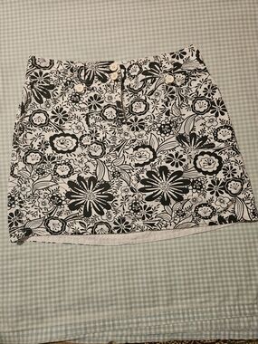 New York & Company Black and White Floral Skort